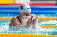 Van Niekerk breaks Games record as three South Africans book spot in same final